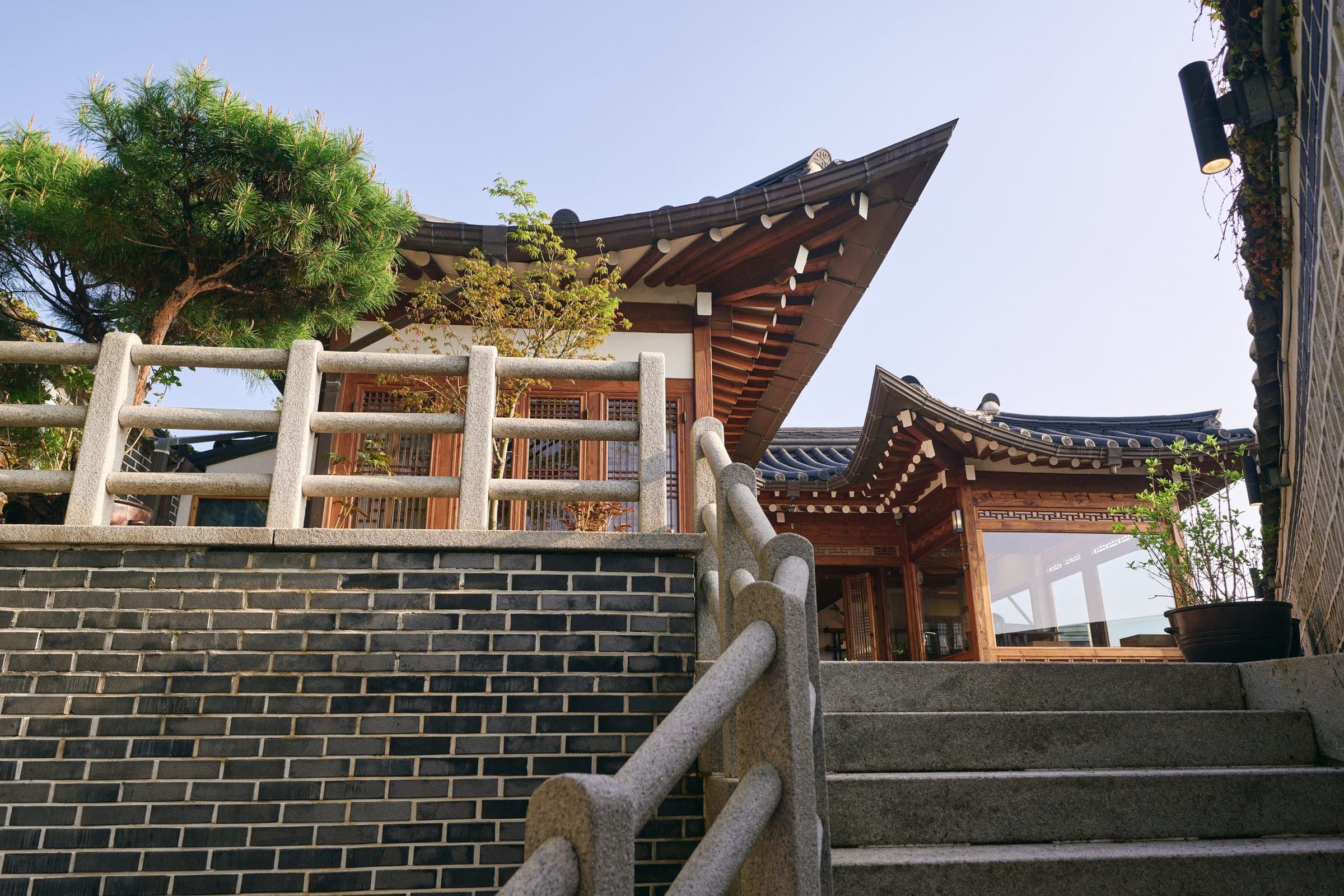 한옥 입구